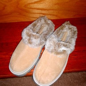 NEW! Sketchers clogs, size 9